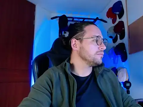 Snapshot of kurt_xx chatting on November 2025 08:40:01 AM kurt xx online show from November 2025 08:40:01 AM