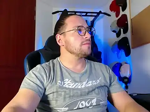 Snapshot of kurt_xx chatting on December 2025 01:43:02 PM kurt xx online show from December 2025 01:43:02 PM