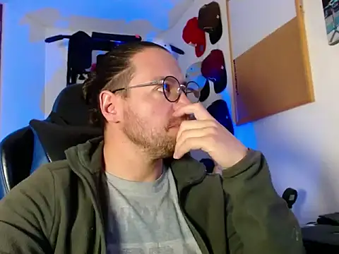 Snapshot of kurt_xx chatting on December 2025 12:22:02 PM kurt xx online show from December 2025 12:22:02 PM