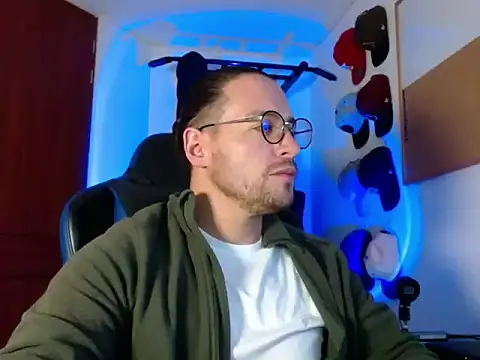 Snapshot of kurt_xx chatting on December 2025 12:51:01 PM kurt xx online show from December 2025 12:51:01 PM