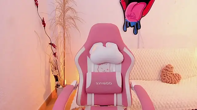 Snapshot of EmmaMyers1 chatting on November 2025 02:37:02 AM EmmaMyers1 online show from November 2025 02:37:02 AM