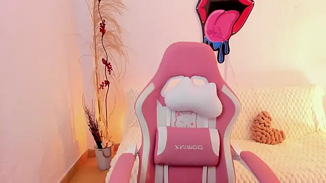 Snapshot of EmmaMyers1 chatting on October 2025 11:27:02 PM EmmaMyers1 online show from October 2025 11:27:02 PM