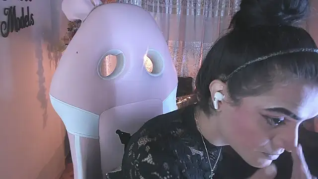 Snapshot of ZAMMIRA chatting on November 2025 04:24:01 AM ZAMMIRA online show from November 2025 04:24:01 AM