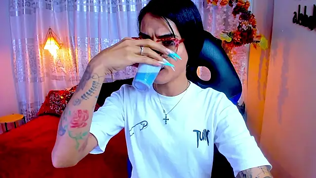 Snapshot of ZAMMIRA chatting on November 2025 05:14:02 AM ZAMMIRA online show from November 2025 05:14:02 AM