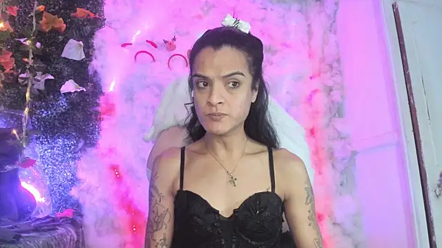 Snapshot of ZAMMIRA chatting on January 2026 05:44:01 AM ZAMMIRA online show from January 2026 05:44:01 AM