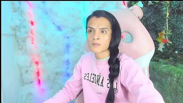 Snapshot of ZAMMIRA chatting on February 2026 05:28:02 AM ZAMMIRA online show from February 2026 05:28:02 AM