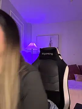 HoneyMollyX online show from April 2026 02:20:02 PM