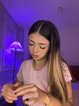 HoneyMollyX online show from April 2026 01:02:01 PM