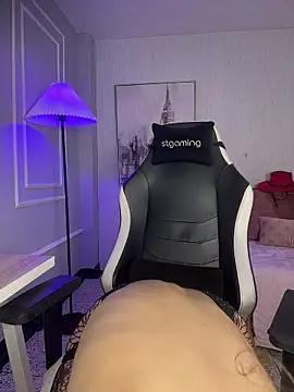 Snapshot of HoneyMollyX chatting on November 2025 01:05:01 PM HoneyMollyX online show from November 2025 01:05:01 PM