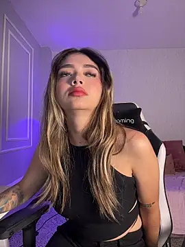 Snapshot of HoneyMollyX chatting on January 2026 01:05:01 PM HoneyMollyX online show from January 2026 01:05:01 PM