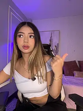 HoneyMollyX online show from April 2026 01:07:02 PM