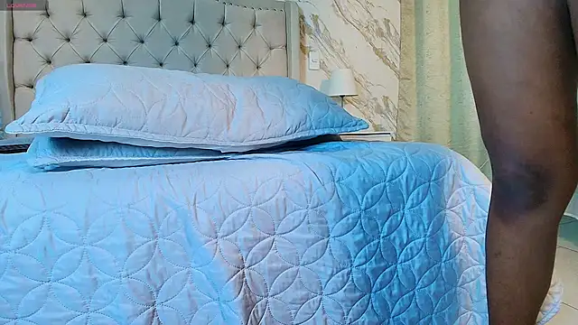 alexandralopez- online show from November 2025 08:01:01 PM