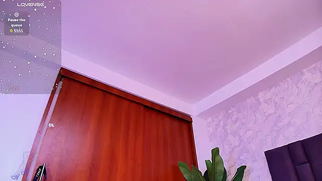 alexandralopez- online show from November 2025 08:09:02 PM