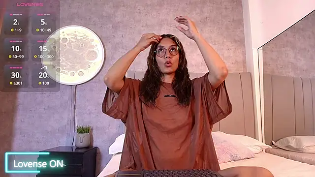 alexandralopez- online show from November 2025 06:52:01 PM