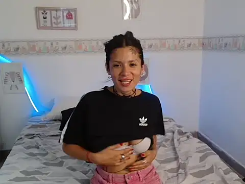 Snapshot of sharonnatasha chatting on October 2025 08:06:02 PM sharonnatasha online show from October 2025 08:06:02 PM