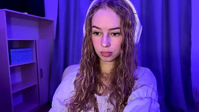 LunaCrave online show from October 2025 06:21:02 AM