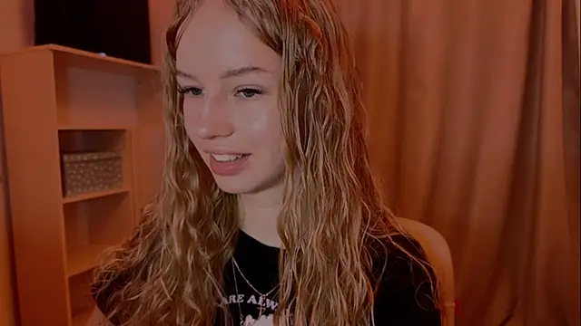 LunaCrave online show from November 2025 09:09:01 AM