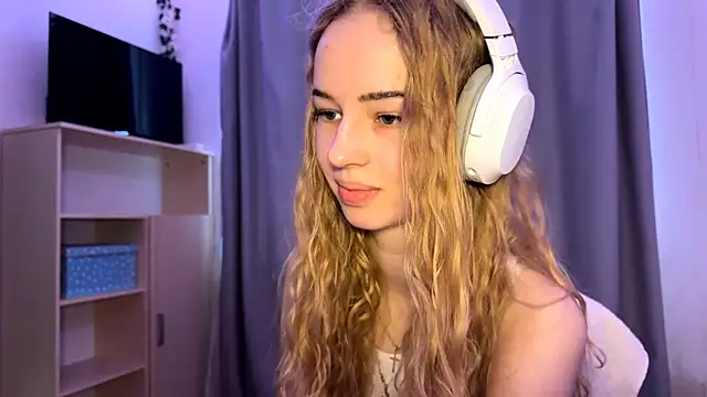 LunaCrave online show from October 2025 09:42:02 AM