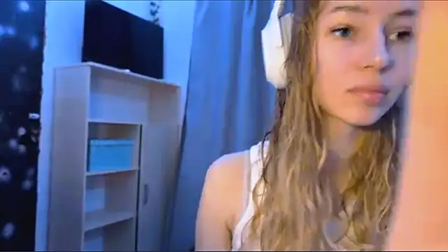 LunaCrave online show from November 2025 11:03:02 AM