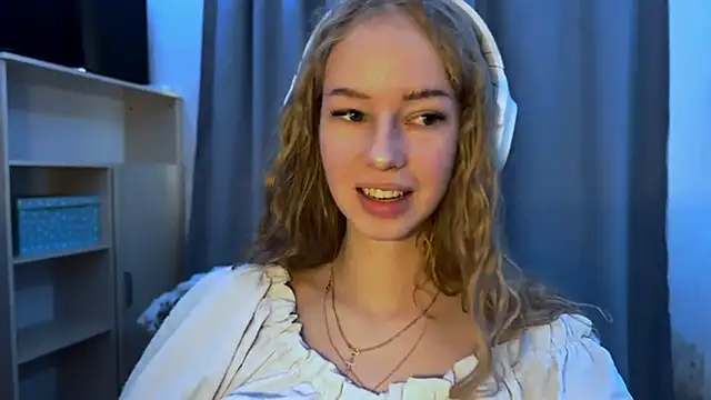 LunaCrave online show from November 2025 07:24:02 AM