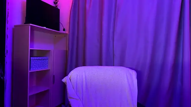 LunaCrave online show from November 2025 02:39:01 PM