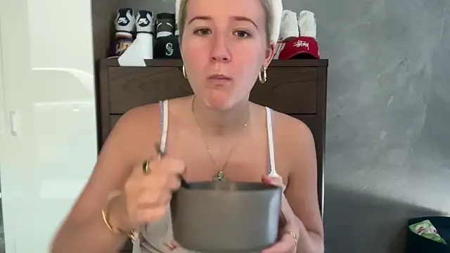 itssosierra online show from April 2026 11:44:02 PM