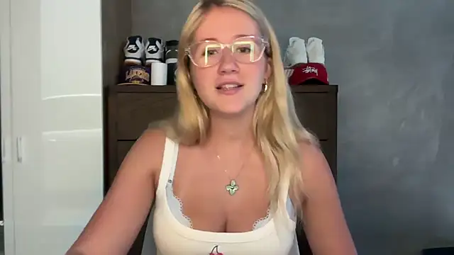 itssosierra online show from April 2026 11:20:02 PM