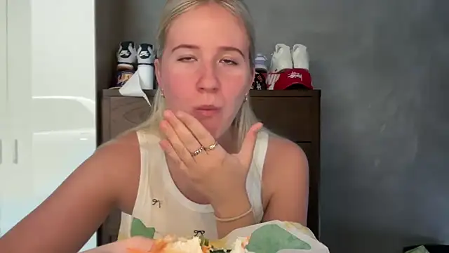 itssosierra online show from April 2026 02:29:01 AM