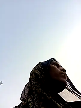 Snapshot of Cutsedi3 chatting on November 2025 10:58:02 AM Cutsedi3 online show from November 2025 10:58:02 AM