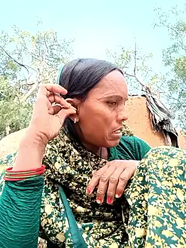 Snapshot of Cutsedi3 chatting on November 2025 10:52:01 AM Cutsedi3 online show from November 2025 10:52:01 AM