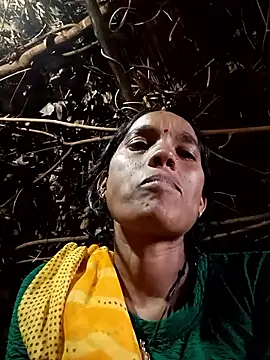 Snapshot of Cutsedi3 chatting on October 2025 10:35:02 AM Cutsedi3 online show from October 2025 10:35:02 AM