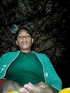 Snapshot of Cutsedi3 chatting on November 2025 09:30:01 PM Cutsedi3 online show from November 2025 09:30:01 PM