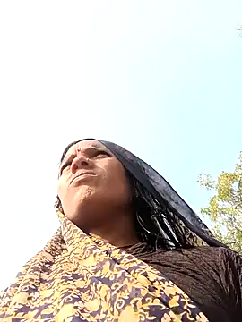 Snapshot of Cutsedi3 chatting on November 2025 09:46:02 AM Cutsedi3 online show from November 2025 09:46:02 AM