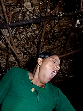 Snapshot of Cutsedi3 chatting on November 2025 09:42:02 PM Cutsedi3 online show from November 2025 09:42:02 PM