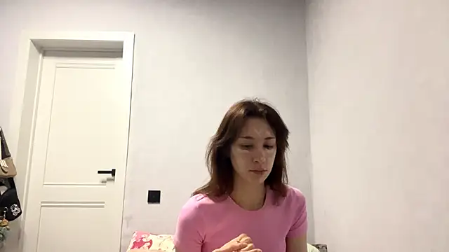 WildPeachh online show from October 2025 06:18:01 PM
