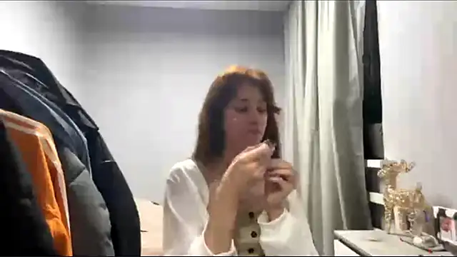 WildPeachh online show from November 2025 07:17:01 PM