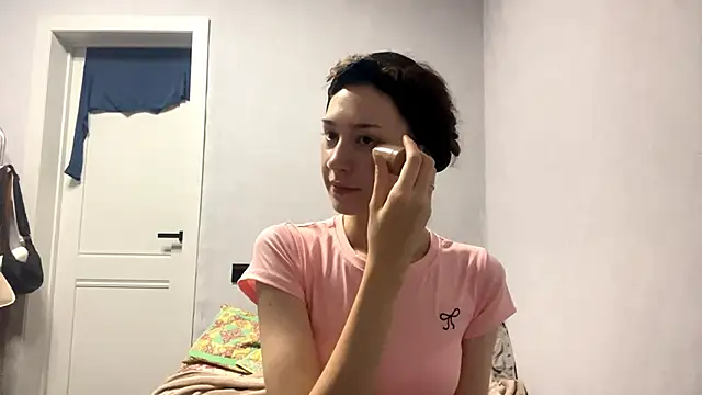 WildPeachh online show from October 2025 06:18:01 PM