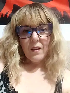 Amelialove42 online show from April 2026 06:25:01 PM