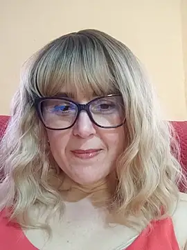 Amelialove42 online show from May 2026 02:15:02 PM