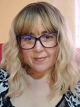 Amelialove42 online show from May 2026 01:48:01 PM