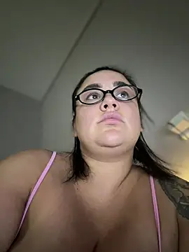 SwittieKendra online show from April 2026 07:09:02 PM