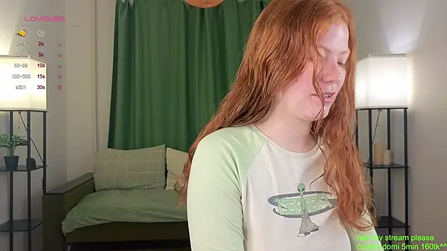 Snapshot of GingerCute chatting on November 2025 11:47:02 AM GingerCute online show from November 2025 11:47:02 AM