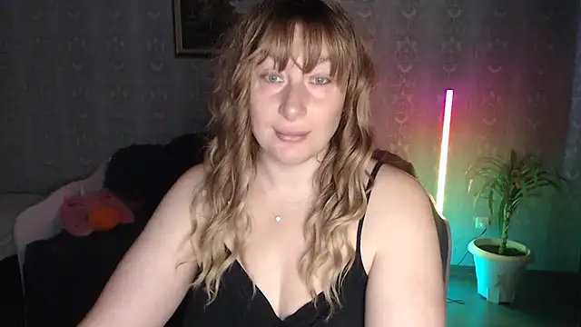 Yummy Gloria online show from November 2025 06:47:02 AM