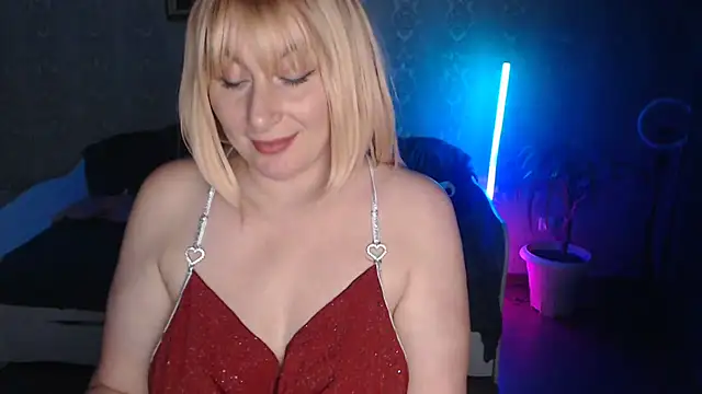 Yummy Gloria online show from December 2025 08:43:02 PM