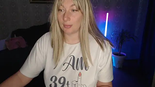 Yummy Gloria online show from November 2025 06:18:01 AM