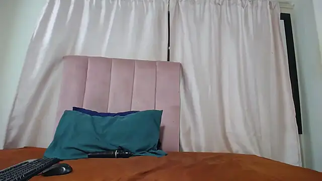 Kelly-001 online show from April 2026 07:58:02 PM