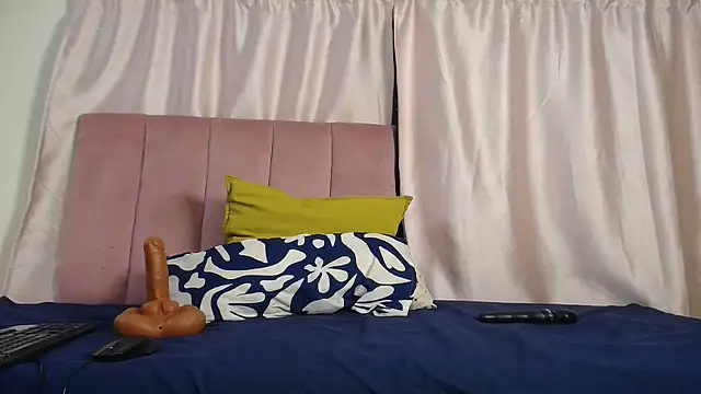 Kelly-001 online show from April 2026 08:59:01 PM