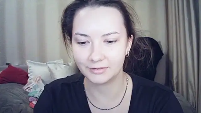 MoodieMira online show from April 2026 05:52:01 PM