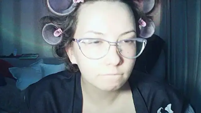 MoodieMira online show from March 2026 06:53:01 PM