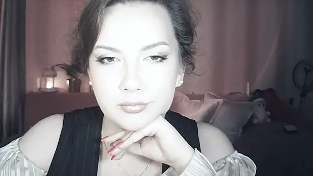MoodieMira online show from May 2026 07:03:02 PM